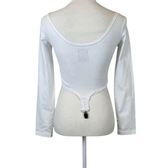 UNIF Slater Garter Clip Top Long Sleeve Scoop Neck White Stretch Size Medium - Picture 4 of 11